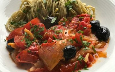 Edamame spaghetti with chunky marinara sauce