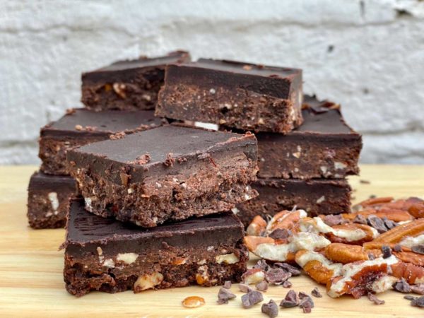 Raw chocolate brownie and awesome raw carrot oat bars - 6th February 2022